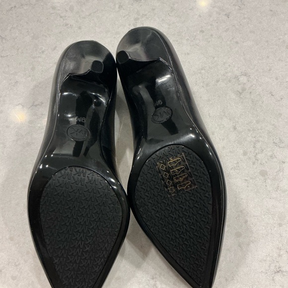 MICHAEL Michael Kors Black Pointed Leather Pumps - Picture 7 of 7